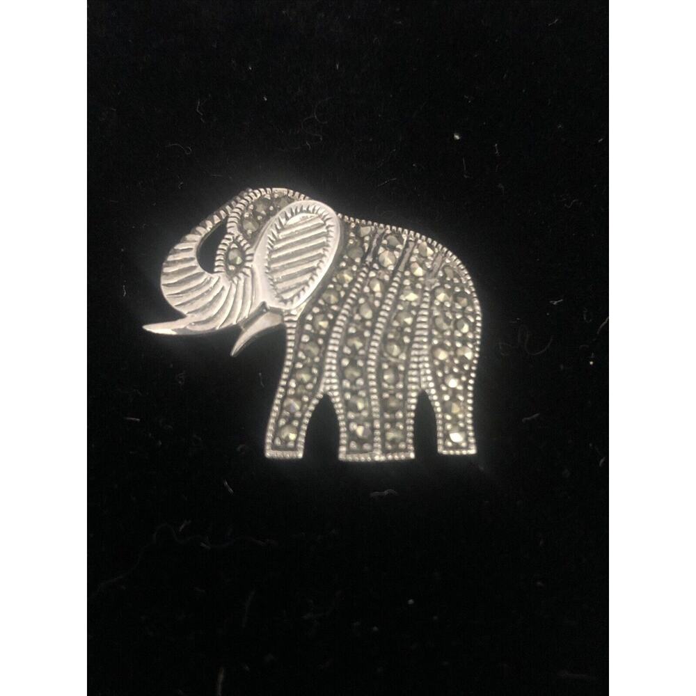 925 Sterling Silver marcasite elephant pendant 4.6g